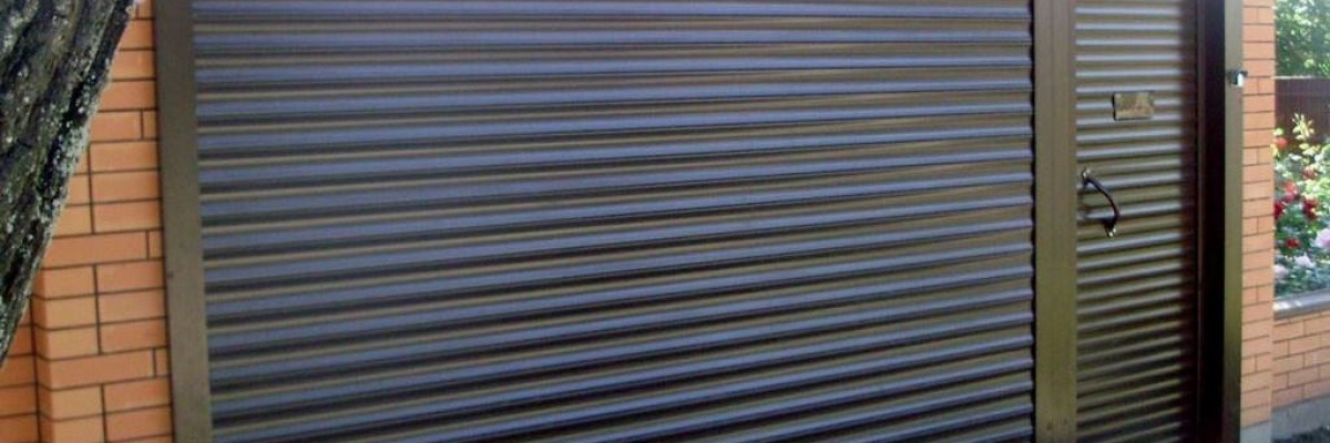 Коричневые роллеты на въезд